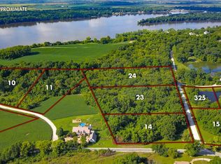 6 Ferry Dr, Golden Eagle, IL 62036