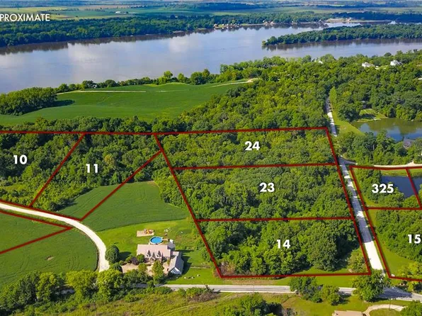 6 Ferry Dr, Golden Eagle, IL 62036