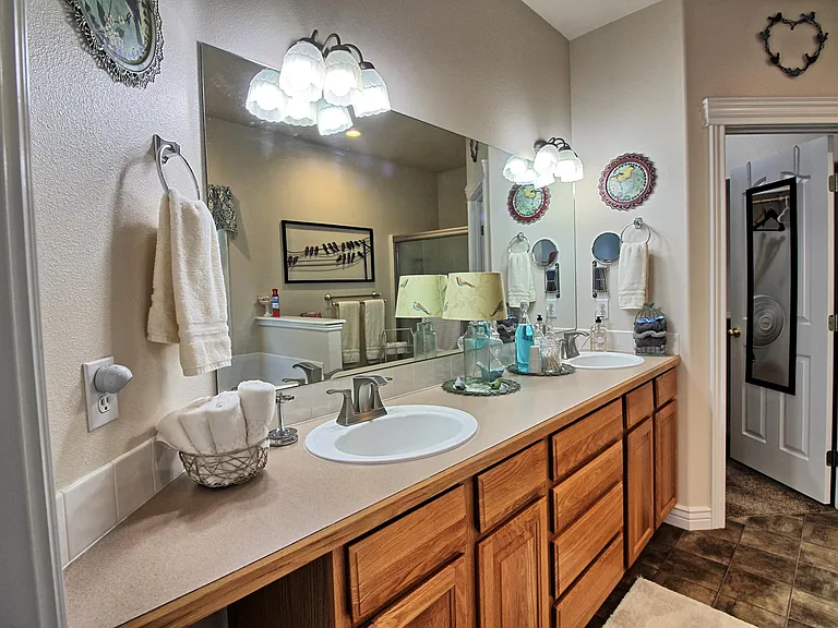 528 E Knoll Dr — Photo 4