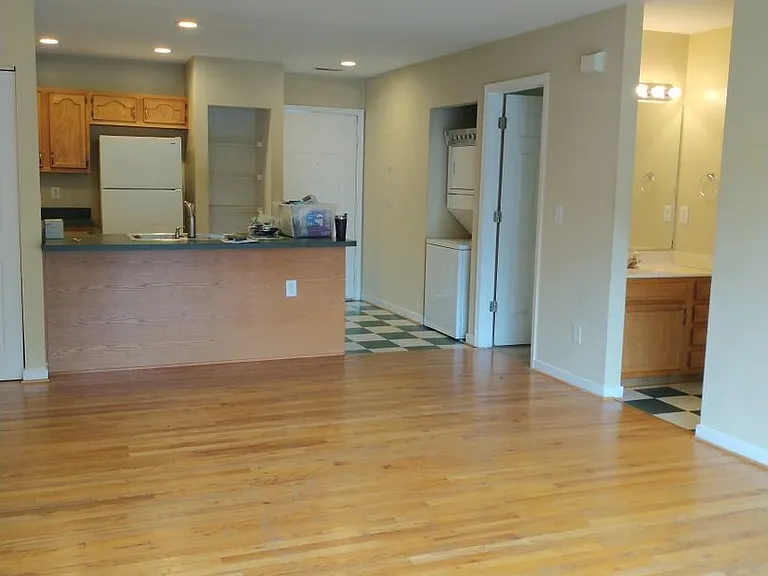 1100 Preston Ave — Photo 16