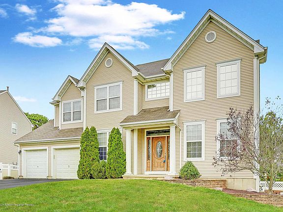 2nd image of 2362 Forest Cir