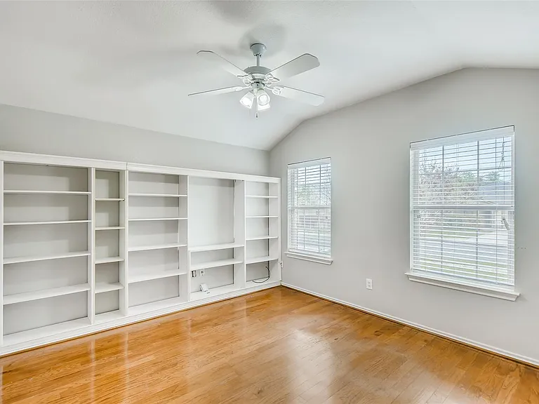 1504 Julianas Way — Photo 3