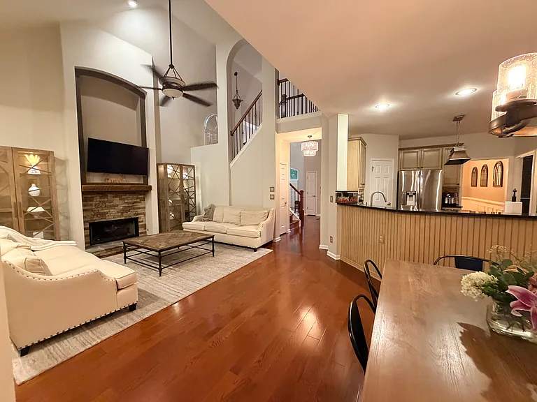 6225 Zinfandel Dr — Photo 8