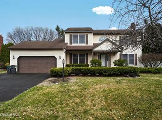 13 Wellesley Ct, Loudonville, NY 12211