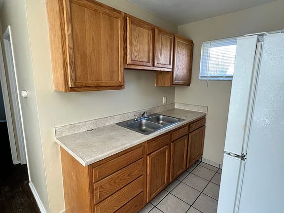 5th image of 1308 Chapel St #6