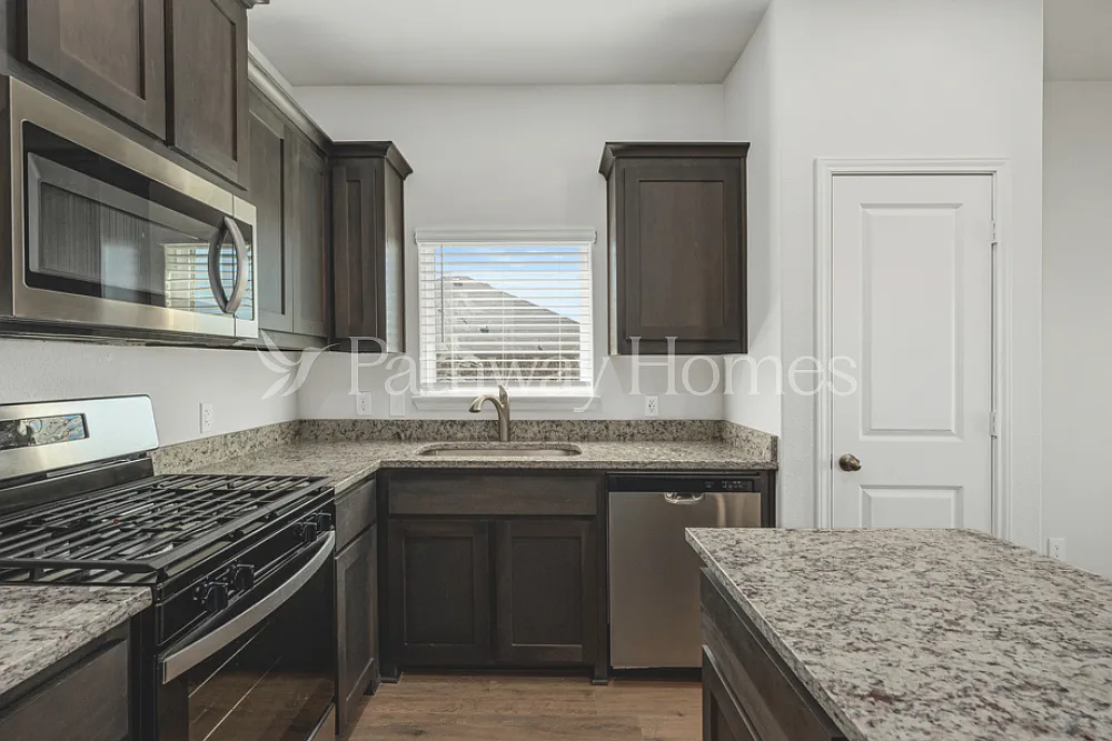 4 bed, 2.0 bath, 1674 sqft, $2,495 — Photo 3