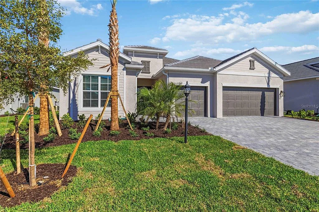3 bed, 3.0 bath, 2445 sqft, $5,700 — Photo 2