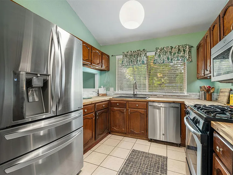 2523 E Stassney Ln — Photo 8