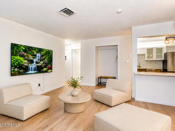 110 Amberly Drive #G, Manalapan, NJ 07726