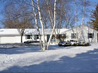 11301 N Shorecliff Ln, Mequon, WI 53092