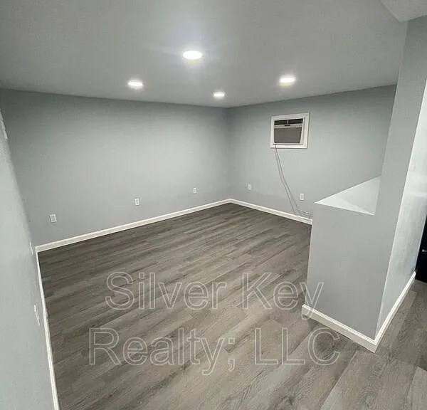 154 S Jackson St #C — Photo 6