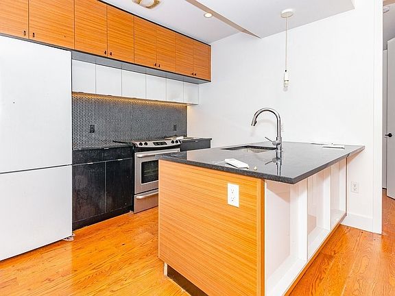 2nd image of 192 Hawthorne St #5S