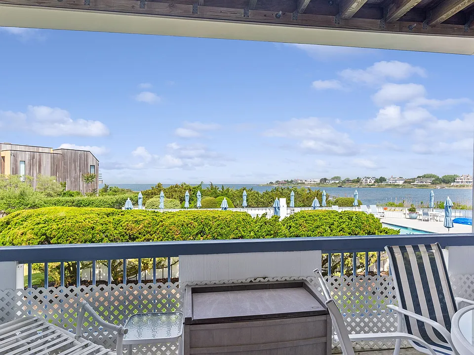 260 Dune Rd