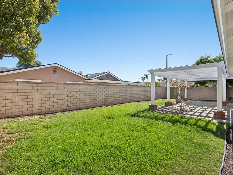 8822 Bellshire Dr — Photo 18