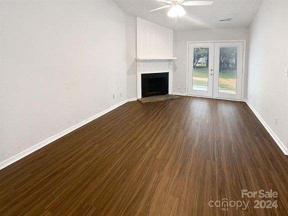 4th image of 11811 Larkridge Ct