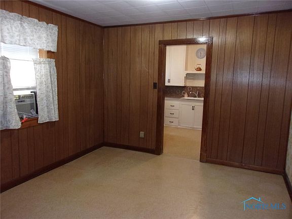 5th image of 303 E 6th St