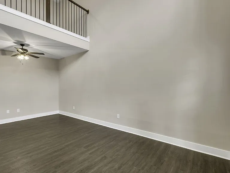 8 Tolar Rd — Photo 3