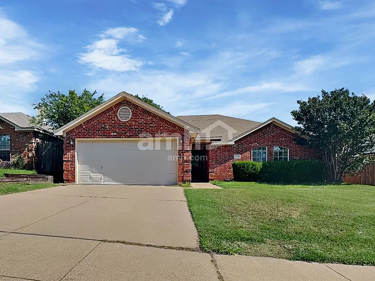 818 La Sierra Ct — Photo 1