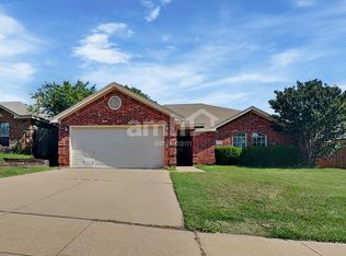818 La Sierra Ct, Crowley, TX 76036