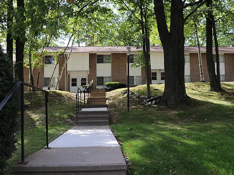Morgan Manor — Photo 10