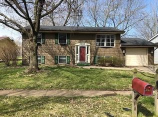 1212 Townley Dr, Bloomington, IL 61704