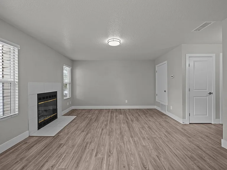 Sutter Station Apartments — Photo 54