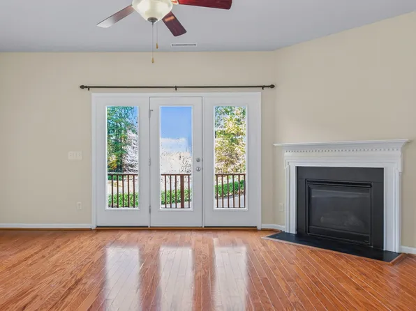 1017 Frank Page Dr, Cary, NC 27511