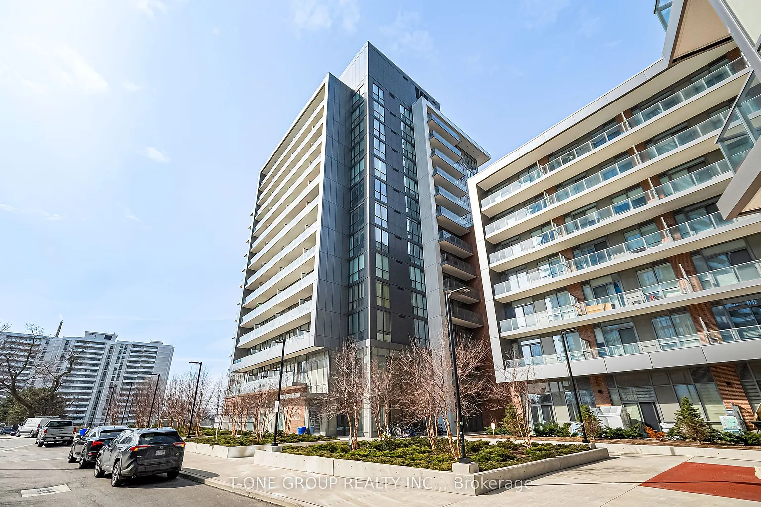 36 Manor Rd E #201 photo 1