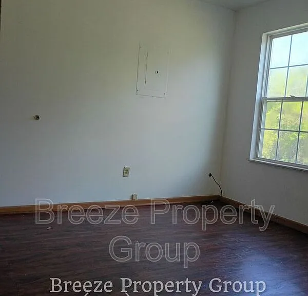 911 Hawthorne St — Photo 6