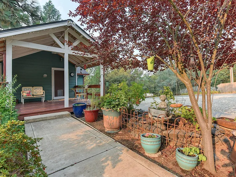 1155 Swanson Ln — Photo 3