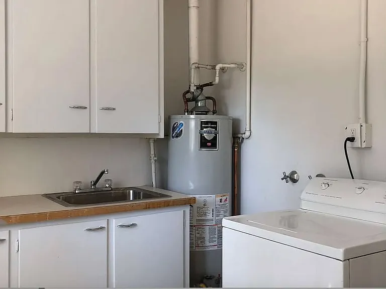 1017 W Mulberry St — Photo 5