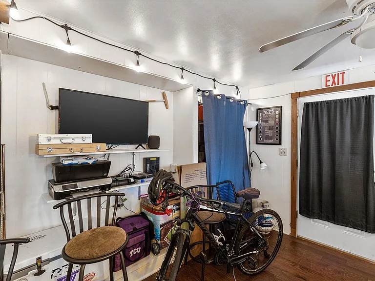 3508 W Biddison St — Photo 21