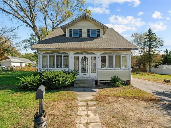 21 Fairfield St, Seekonk, MA 02771