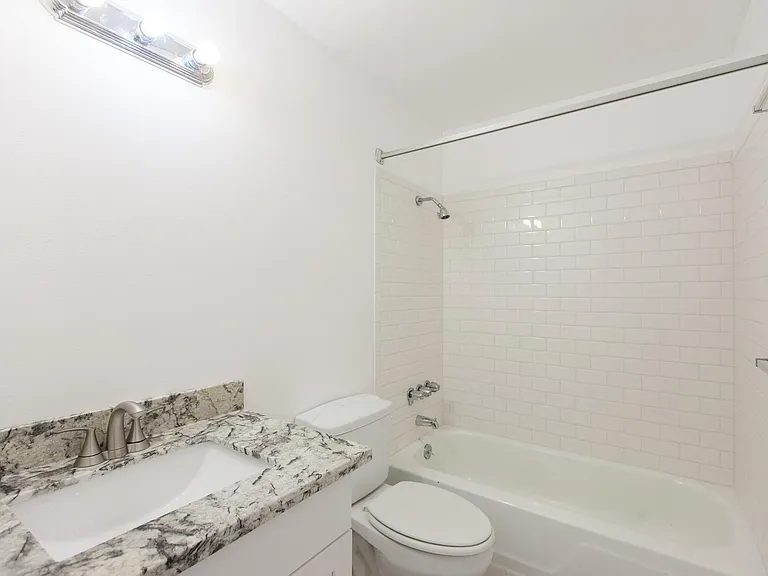 539 NE Ravenna Blvd #3 — Photo 10