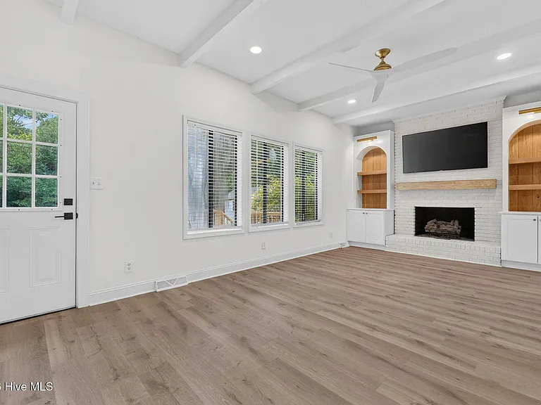 8305 Bald Eagle Ln — Photo 13