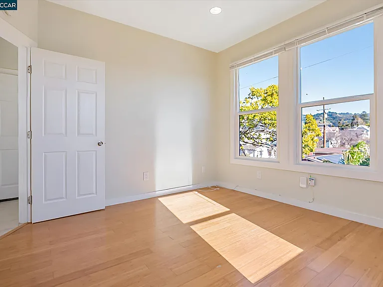 Emerson St — Photo 13