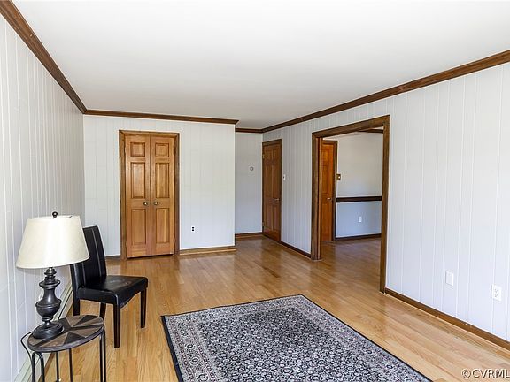 4th image of 3235 Black Creek Dr