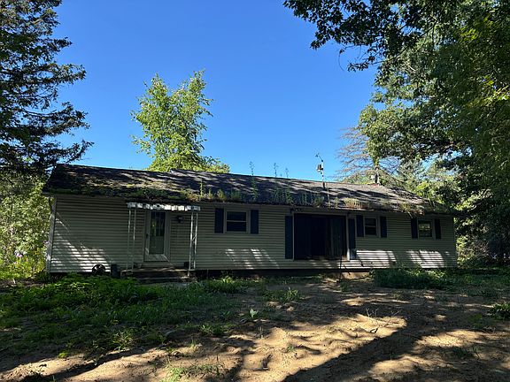 3rd image of 2061 Main St