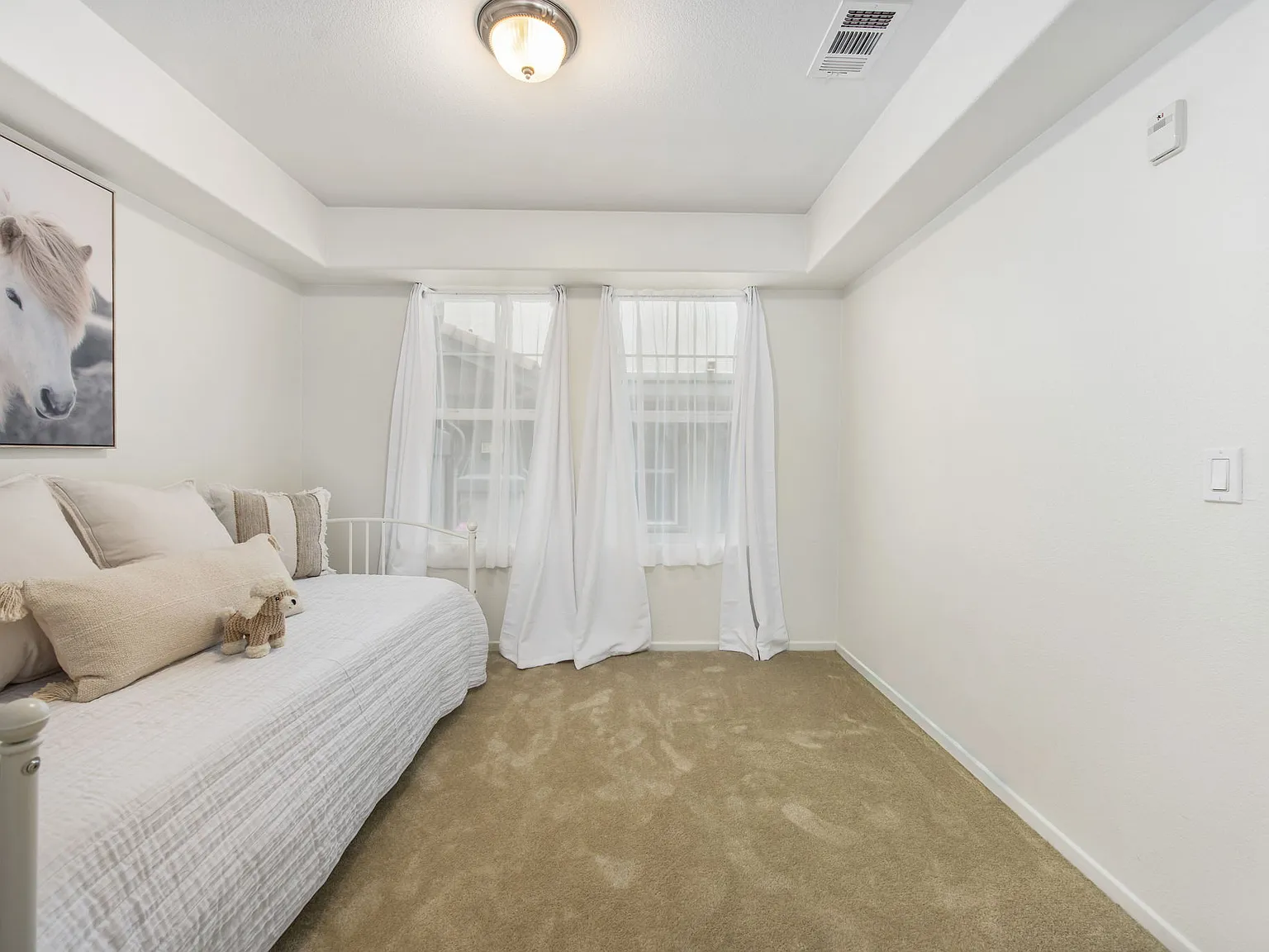 3 bed, 3.5 bath, 1455 sqft, $3,900 — Photo 3