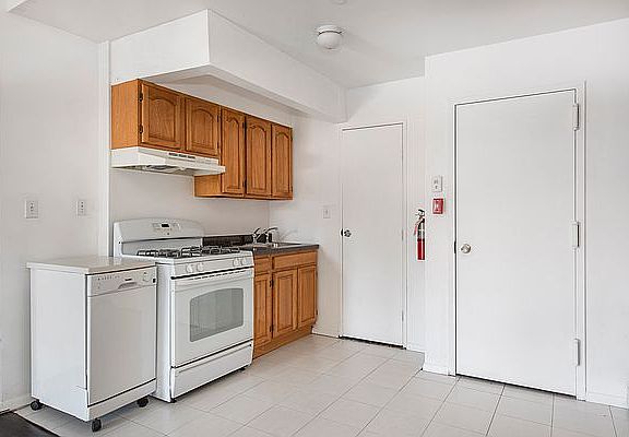 3rd image of 586 3rd Ave APT 8