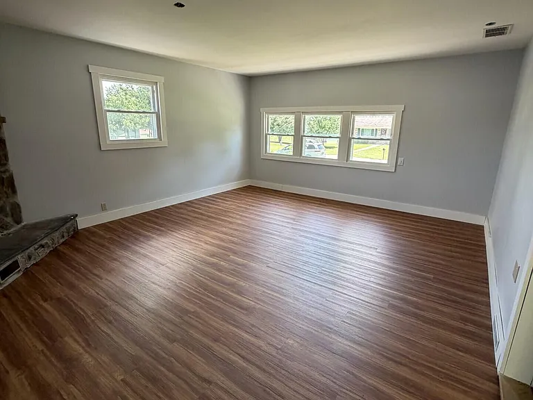 721 Wayland Dr — Photo 5