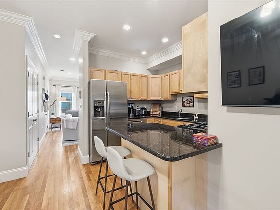 2nd image of 301-303 Bolton St #1