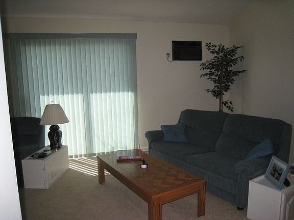 Newer Carpets Throughout