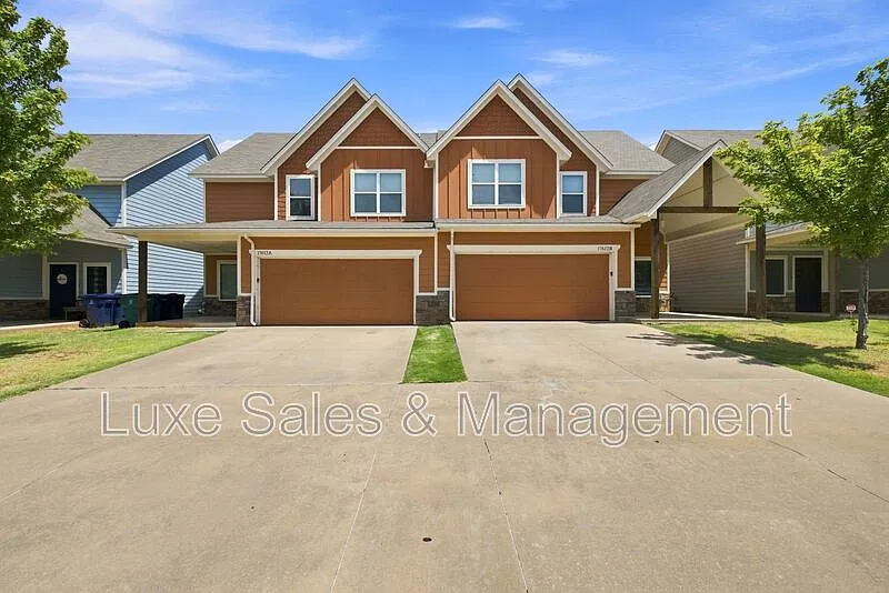 17612 Hampton Park Dr #B