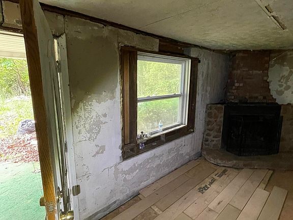 5th image of 269 Perry Ln