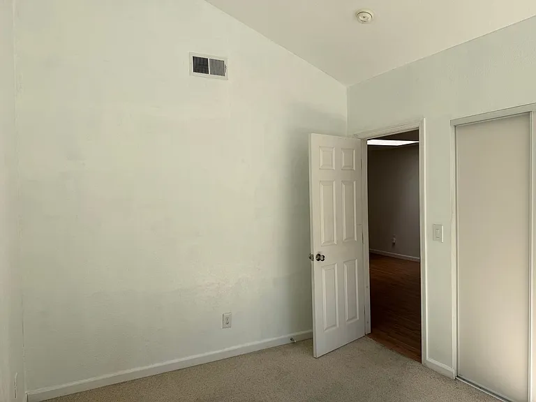 3829 Delaware Ave — Photo 26