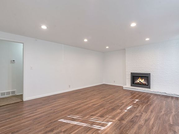 3rd image of 4014-4018 W Benview Dr