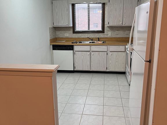 3rd image of 15100 Quail Hollow Dr APT 2E