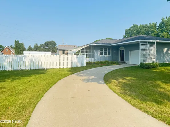 103 13th St SE, Watertown, SD 57201