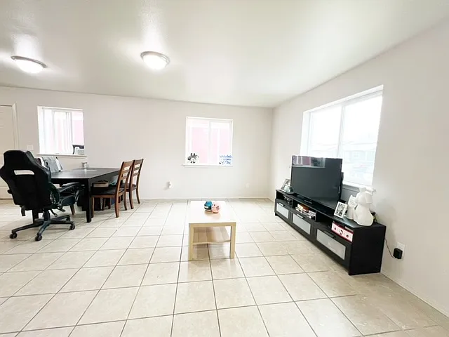 2104 SE Polar Star Way — Photo 5